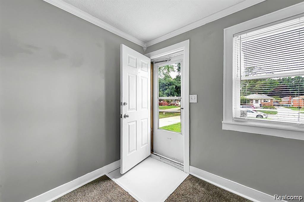 8676 Robindale Avenue, Dearborn Heights, MI 48127 — Photo 14