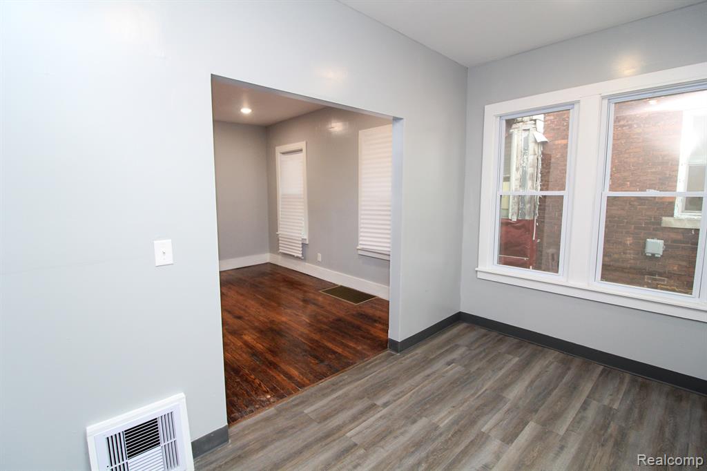 2170 MONTCLAIR Street, Detroit, MI 48214 — Photo 20