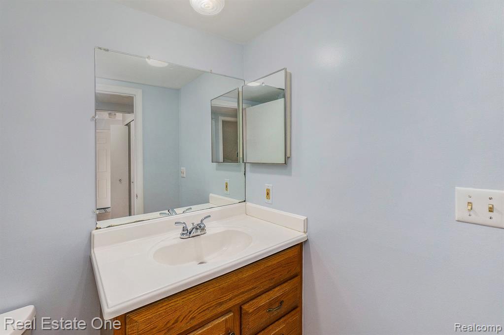 3694 OLD CREEK Road, Troy, MI 48084 — Photo 6