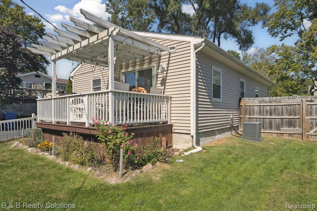 4065 Rosemound Avenue, Waterford, MI 48329 — Photo 36