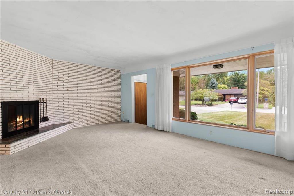 5987 CAMPUS Drive, Dearborn Heights, MI 48127 — Photo 11