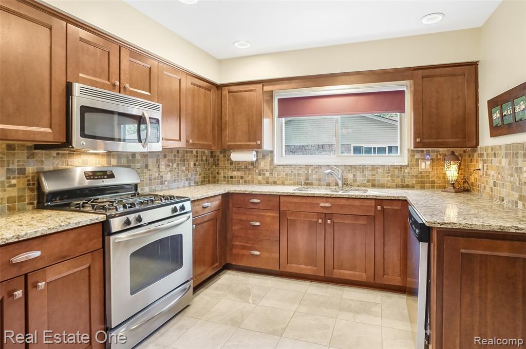 5566 Larkins Drive, Troy, MI 48085 — Photo 14