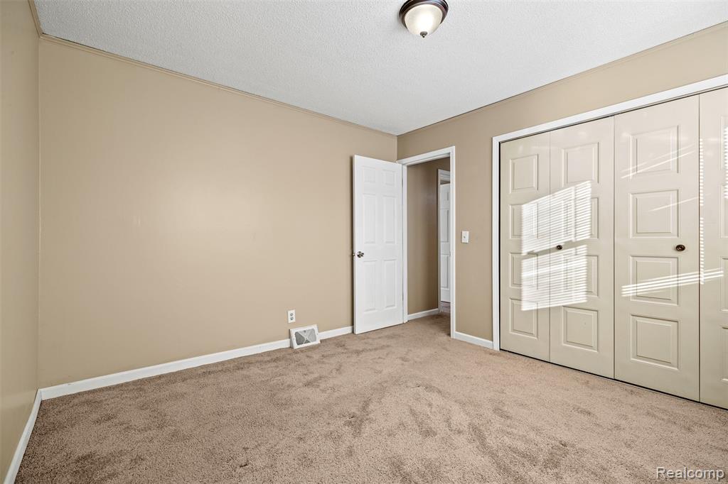 13339 Lake Point Boulevard, Belleville, MI 48111 — Photo 11