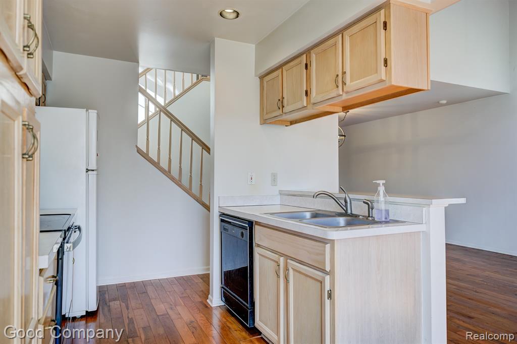 45293 HORSESHOE Circle, Canton, MI 48187 — Photo 12
