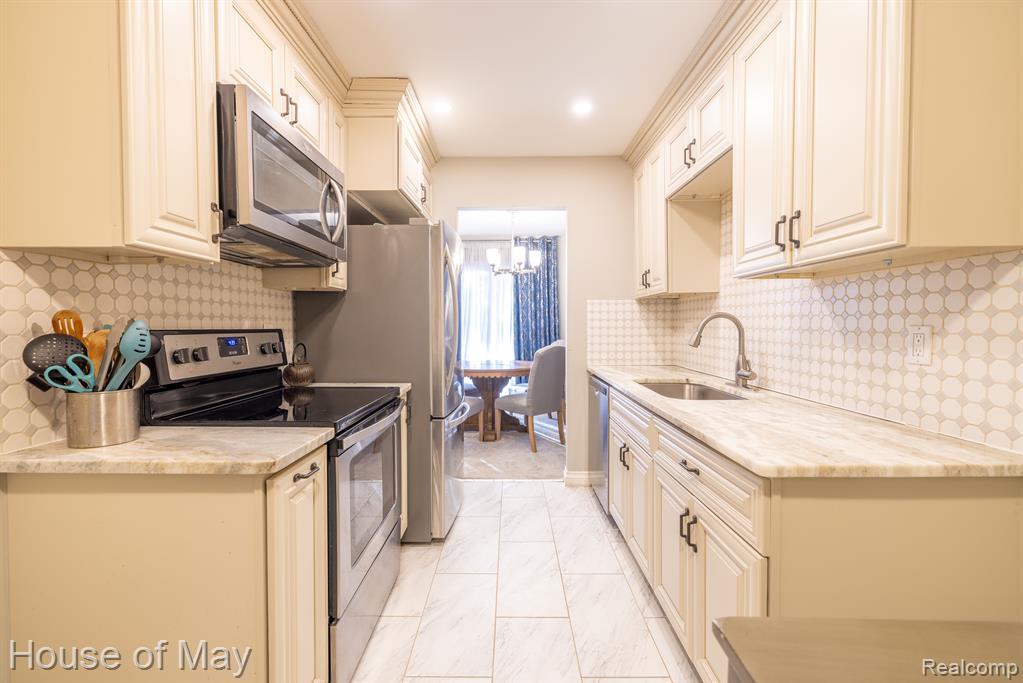 28601 REGENT N, Southfield, MI 48076 — Photo 5