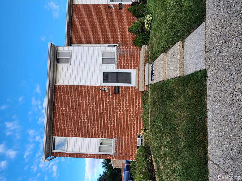 8665 Sterling, Center Line, MI 48015