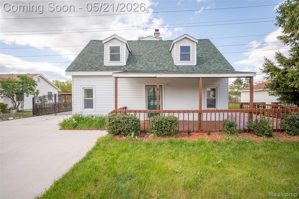 420 Wellsboro Street, Walled Lake, MI 48390 — front exterior