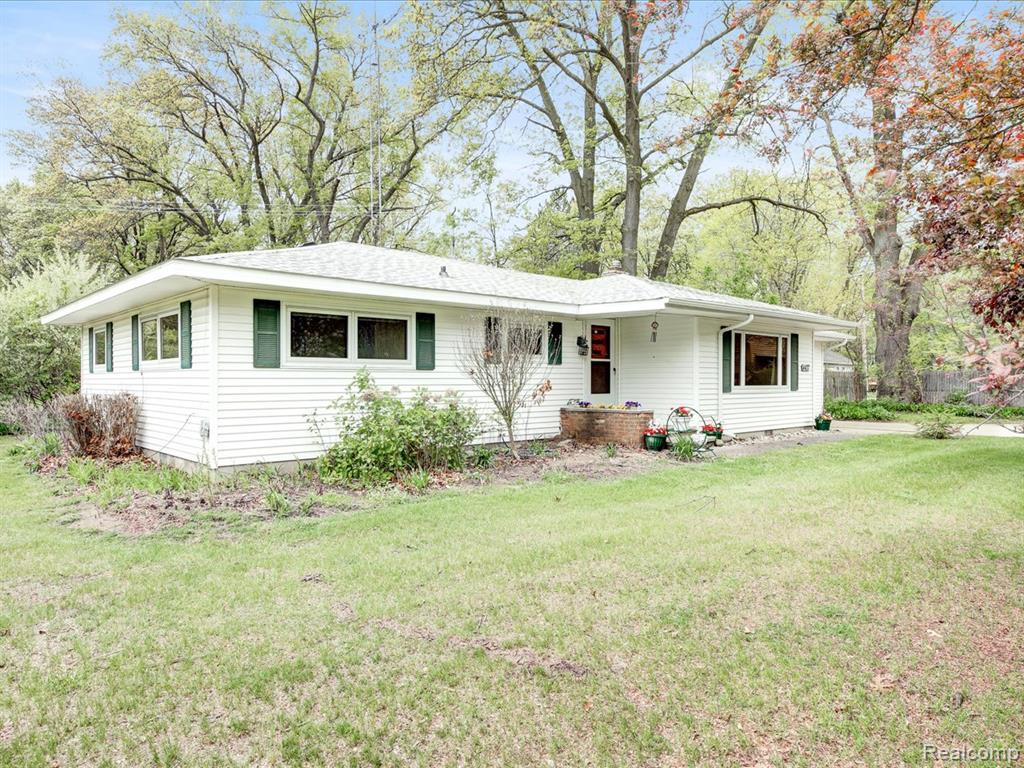 4437 ATKINS Road, Port Huron, MI 48060 — Photo 2
