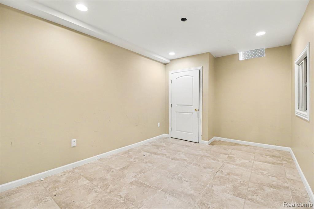 6929 Dakota Drive, Troy, MI 48098 — Photo 42