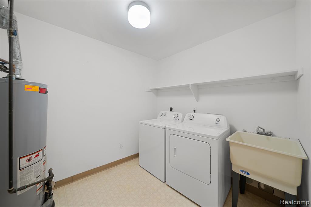 42565 Lilley Pointe Drive, Canton, MI 48187 — Photo 16