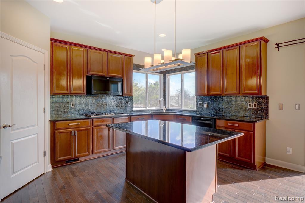 8599 Hummingbird, Commerce Twp, MI 48382 — Photo 9