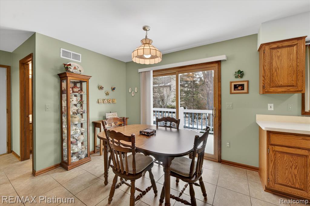 10696 Parker Court, South Lyon, MI 48178 — Photo 10