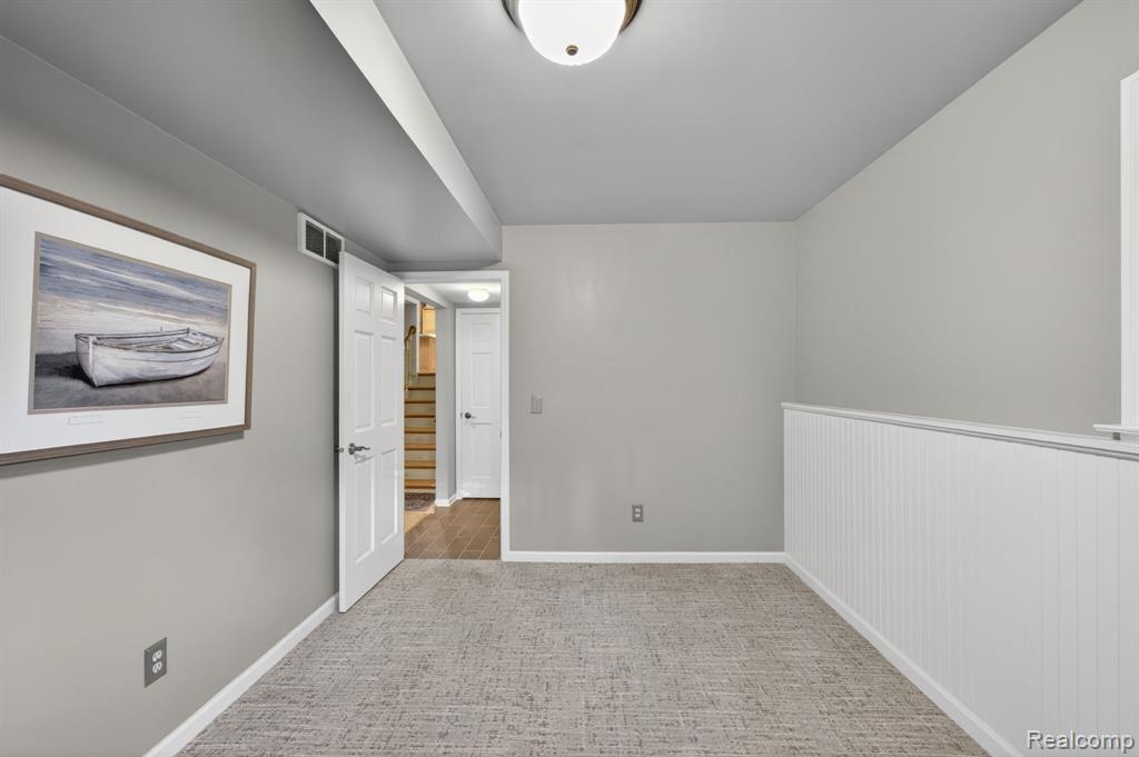 9144 Deer Park Court, Fenton, MI 48430 — Photo 32