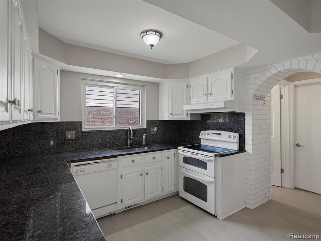 4971 Chadbourne Drive, Sterling Heights, MI 48310 — Photo 29