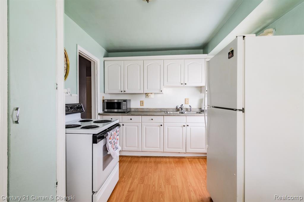 7961 WEDDEL Street, Taylor, MI 48180 — Photo 18