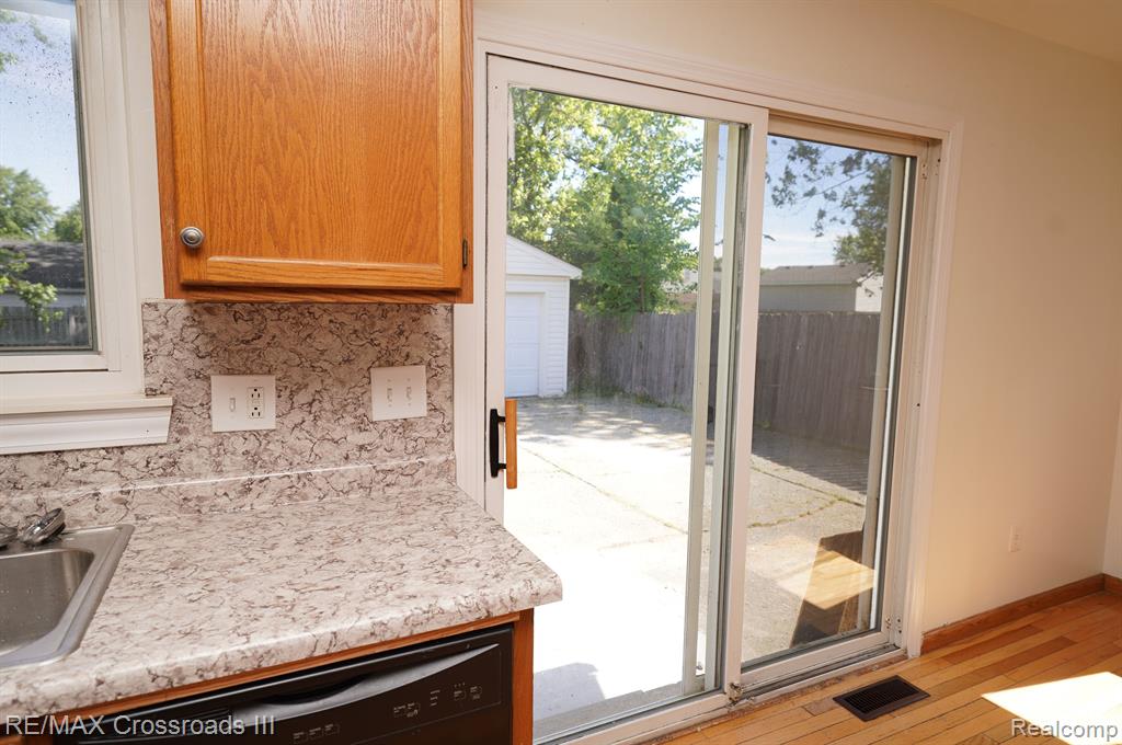 10152 HAMILTON Street, Van Buren, MI 48111 — Photo 11