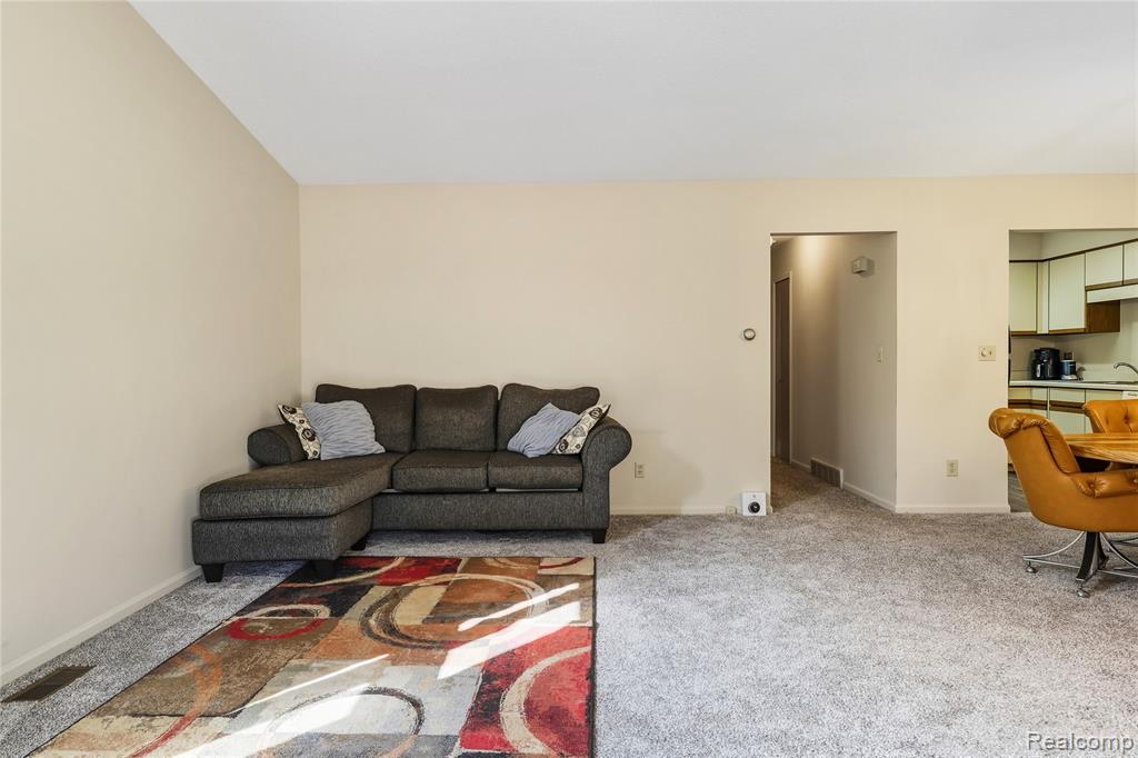 914 North Road, Fenton, MI 48430 — Photo 12