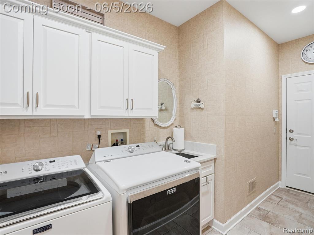 5211 Belmonte Drive, Rochester, MI 48306 — Photo 9