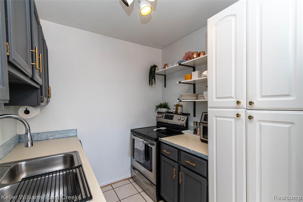 17437 Utica Oaks Lane, Roseville, MI 48066 — Photo 12