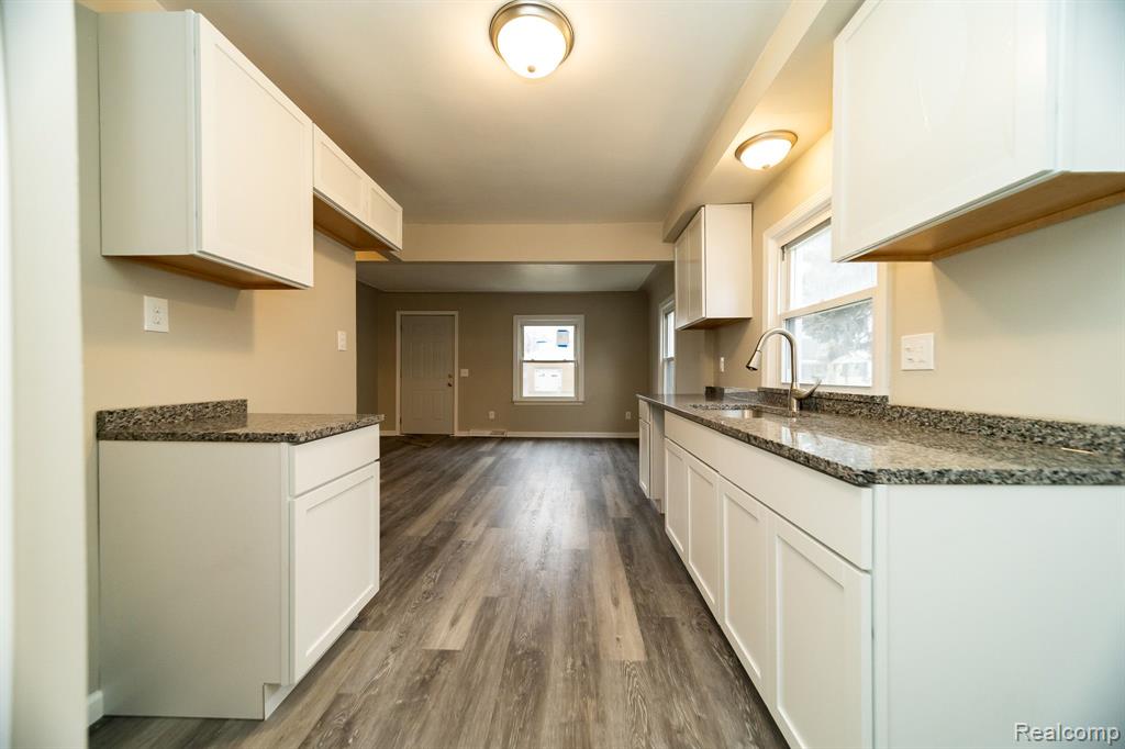 634 W HARWOOD Avenue, Madison Heights, MI 48071 — Photo 9