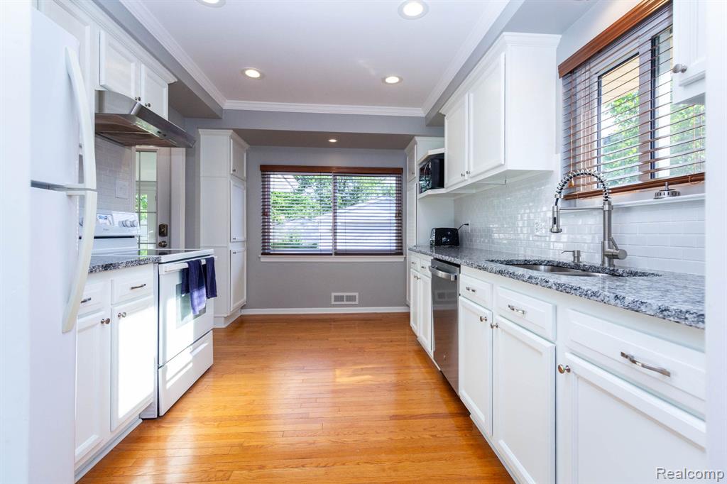 4333 Manor Avenue, Royal Oak, MI 48073 — Photo 10