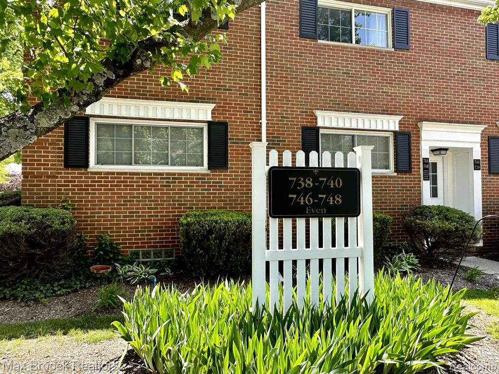 740 E FOX HILLS Drive, Bloomfield Hills, MI 48304 — Photo 27