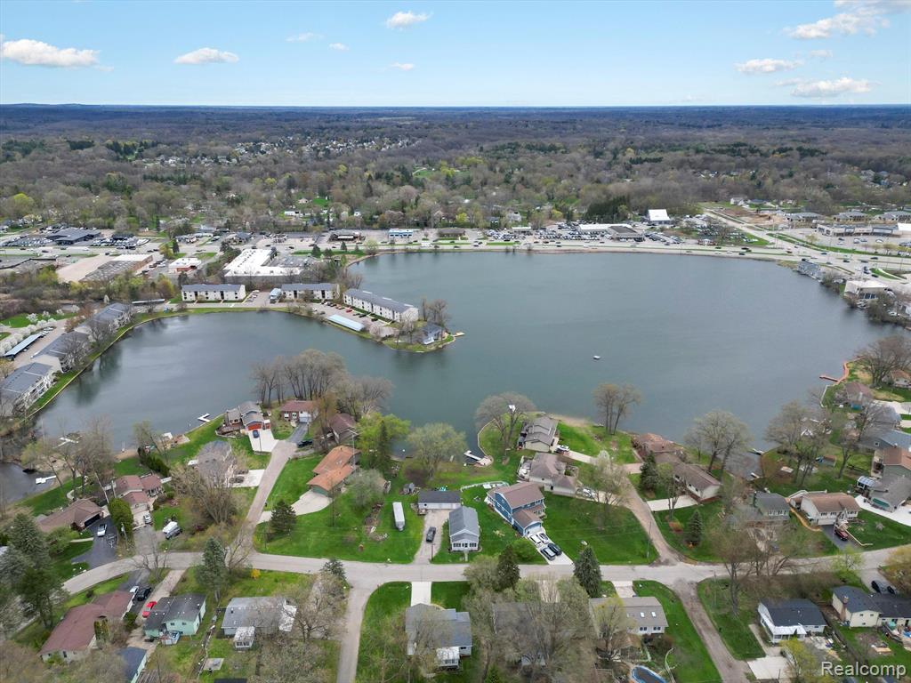 806 HARRY PAUL Drive, Lake Orion, MI 48362 — Photo 39