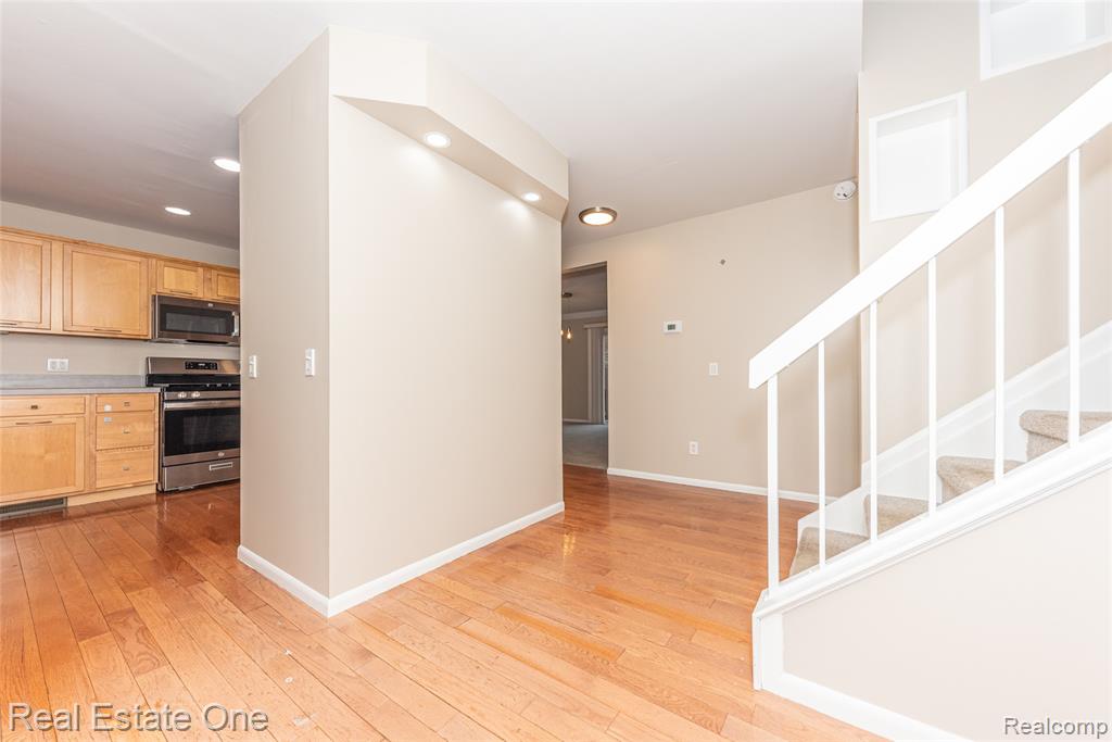 6427 RICHARD Run, 10, West Bloomfield, MI — Photo 3