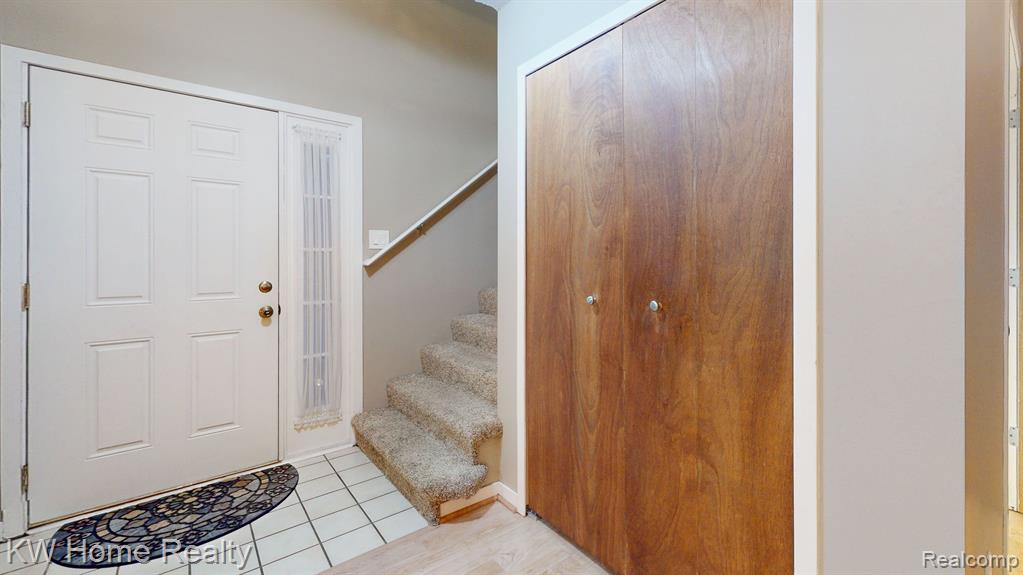 606 WINWOOD Circle, Walled Lake, MI 48390 — Photo 3