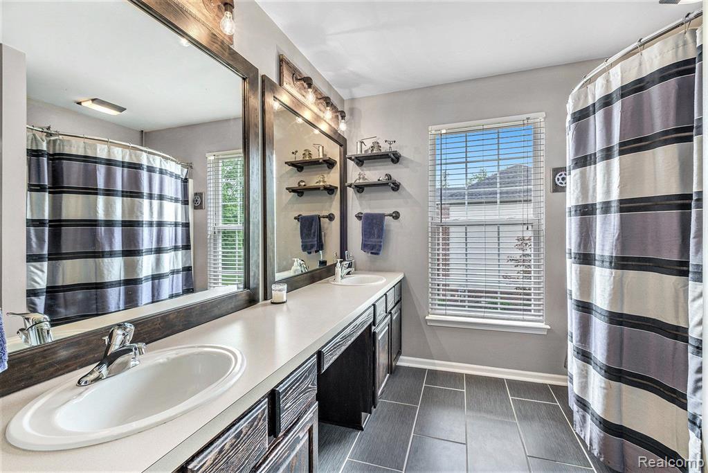 9164 Parkside Drive, Grand Blanc, MI 48439 — Photo 17