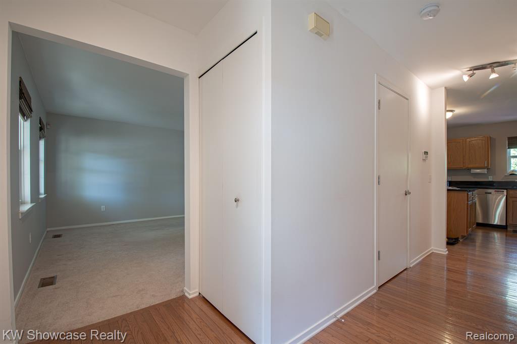 1420 POND VIEW, Wixom, MI 48393 — Photo 8