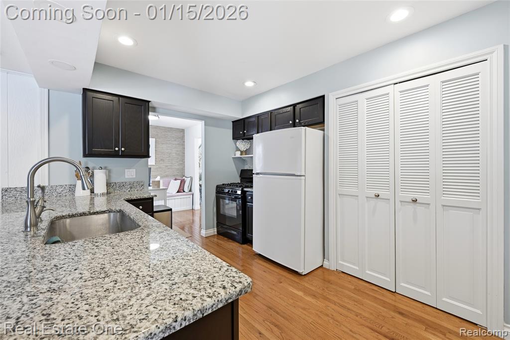 8680 Harbortowne Drive, Clarkston, MI 48348 — Photo 23