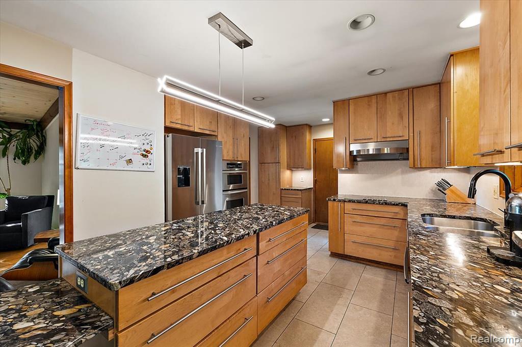 7315 Lindenmere Drive, Bloomfield Hills, MI 48301 — Photo 15