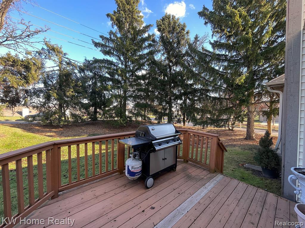 190 WINDING Brook, Commerce Twp, MI 48390 — Photo 34