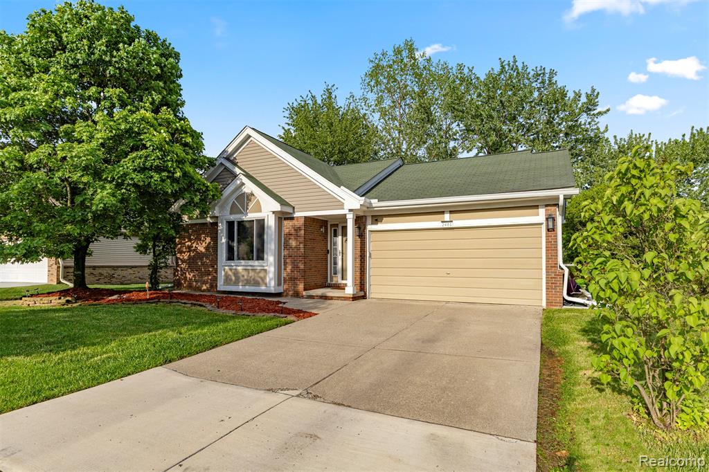 2481 Woodmont Drive E, Canton, MI 48188 — Photo 2