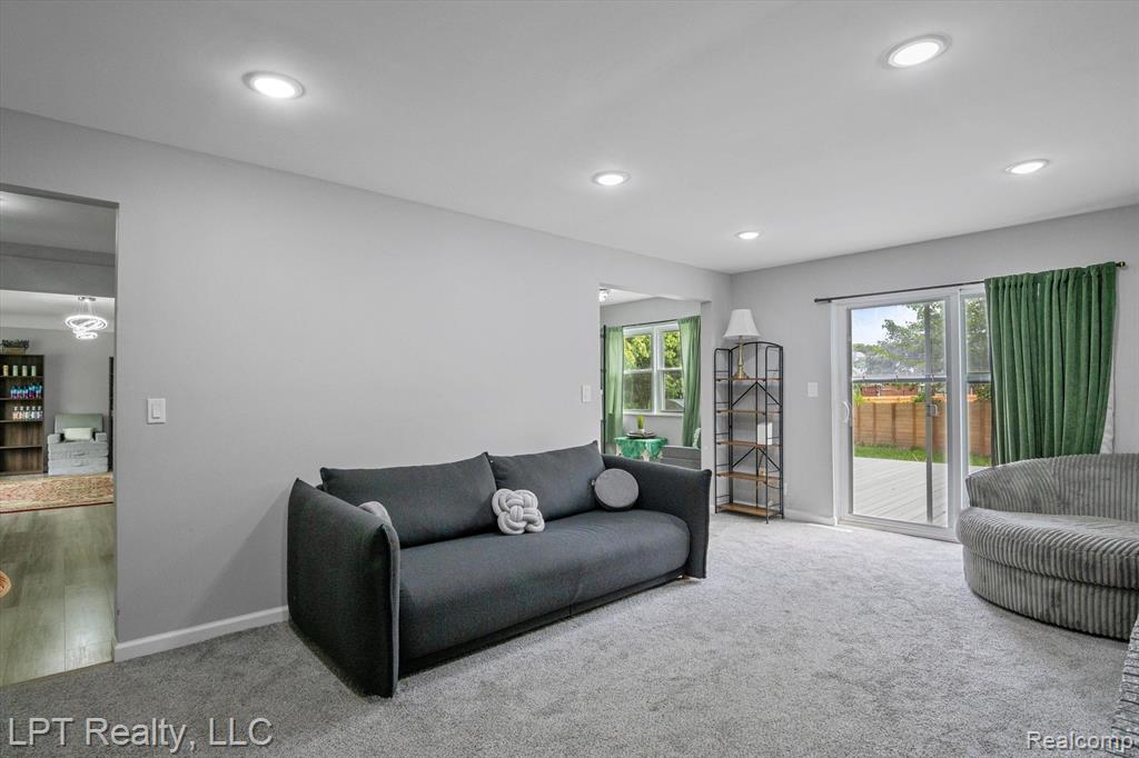 18441 ROSELAND Boulevard, Lathrup Village, MI 48076 — Photo 26