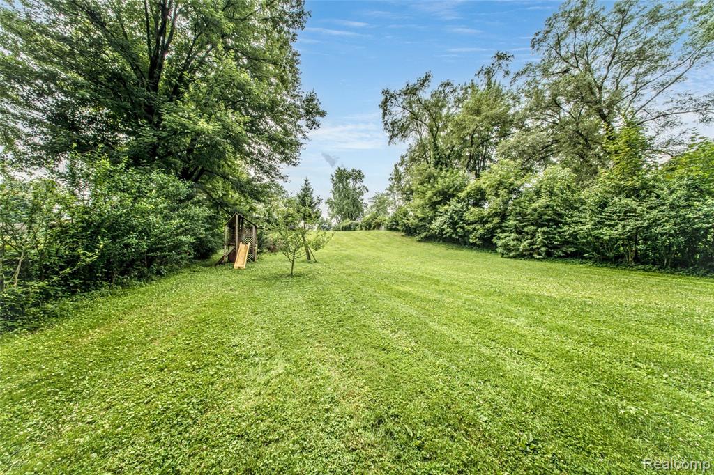 9042 Gale Road, White Lake, MI — Photo 16