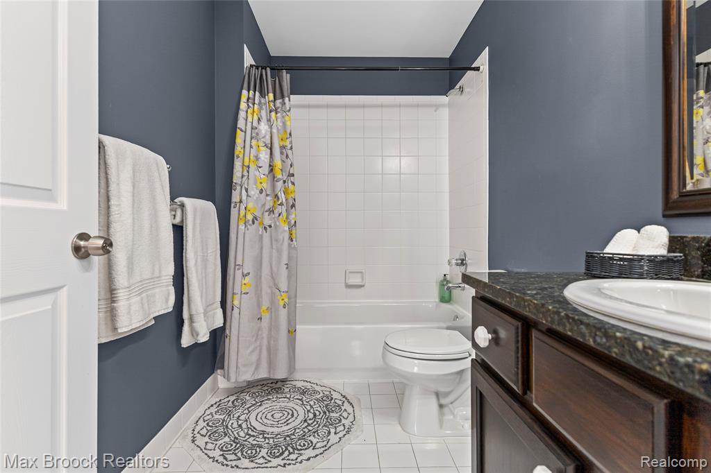 5817 Twin Oaks Drive, Sterling Heights, MI 48314 — Photo 28