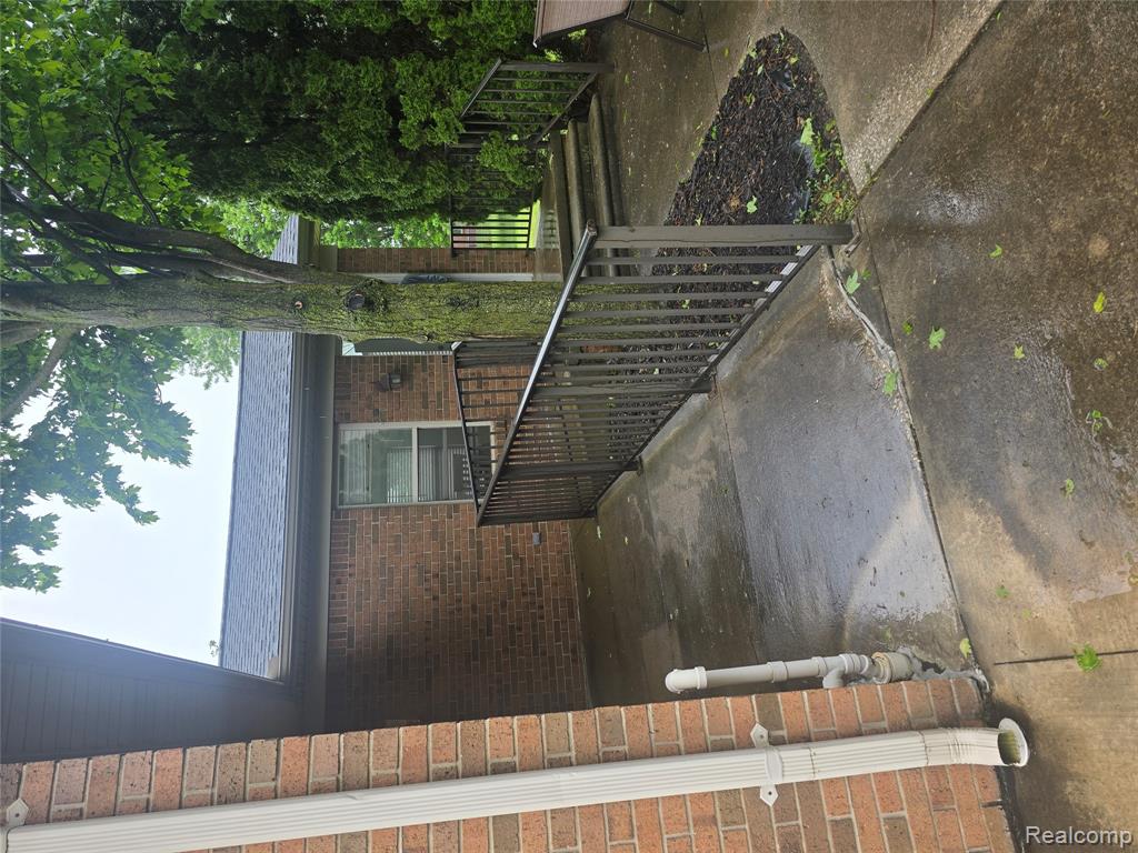 35050 Newport Court, New Baltimore, MI 48047 — Photo 3