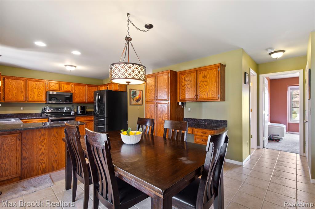 52449 ROBINS NEST Drive, Chesterfield, MI 48047 — Photo 8