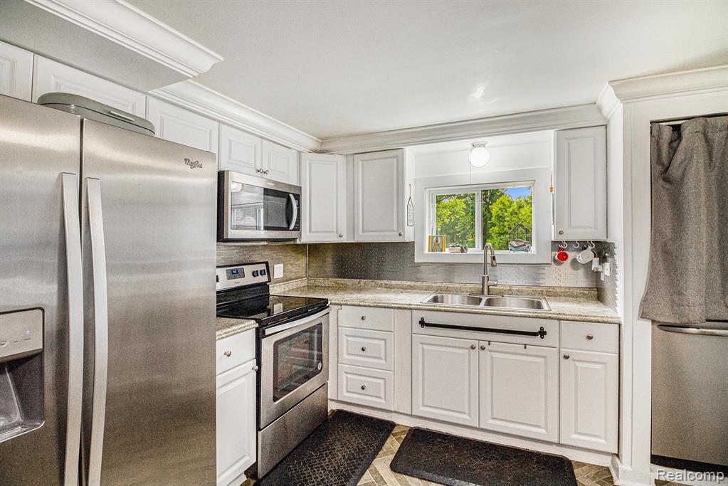 5429 Bangor Avenue, Flushing, MI 48433 — Photo 3