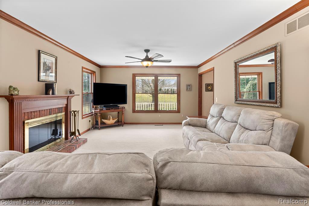 6253 7 MILE Road, South Lyon, MI 48178 — Photo 13