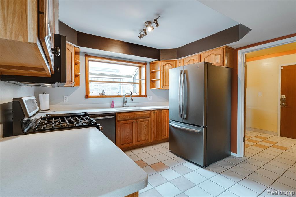 12590 Shery Lane, Southgate, MI 48195 — Photo 11