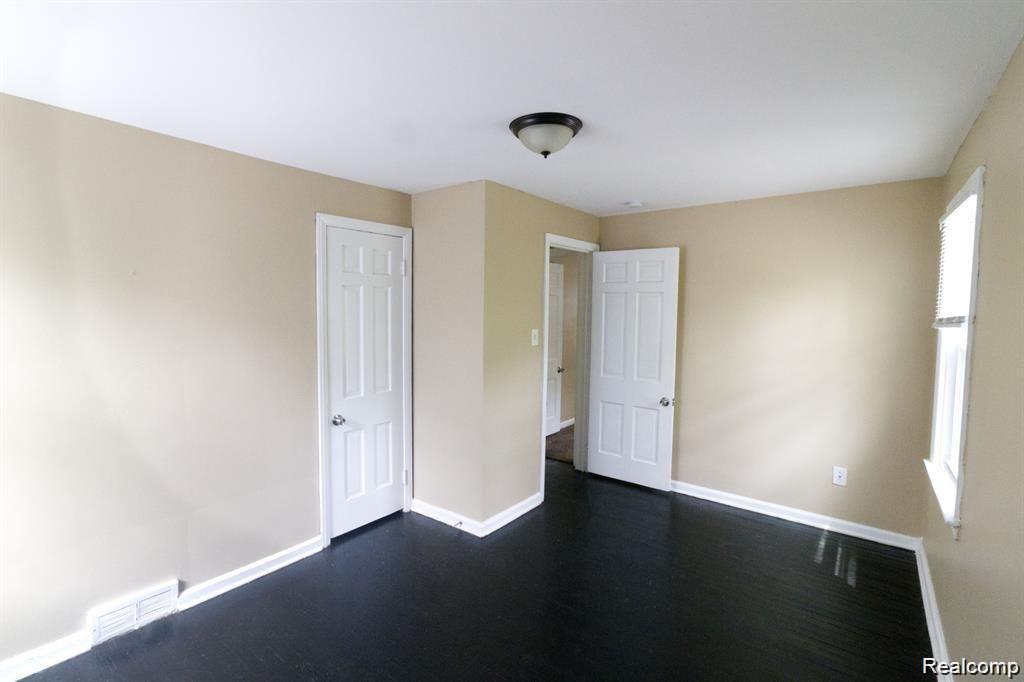 15470 MAPLERIDGE Street, Detroit, MI 48205 — Photo 17