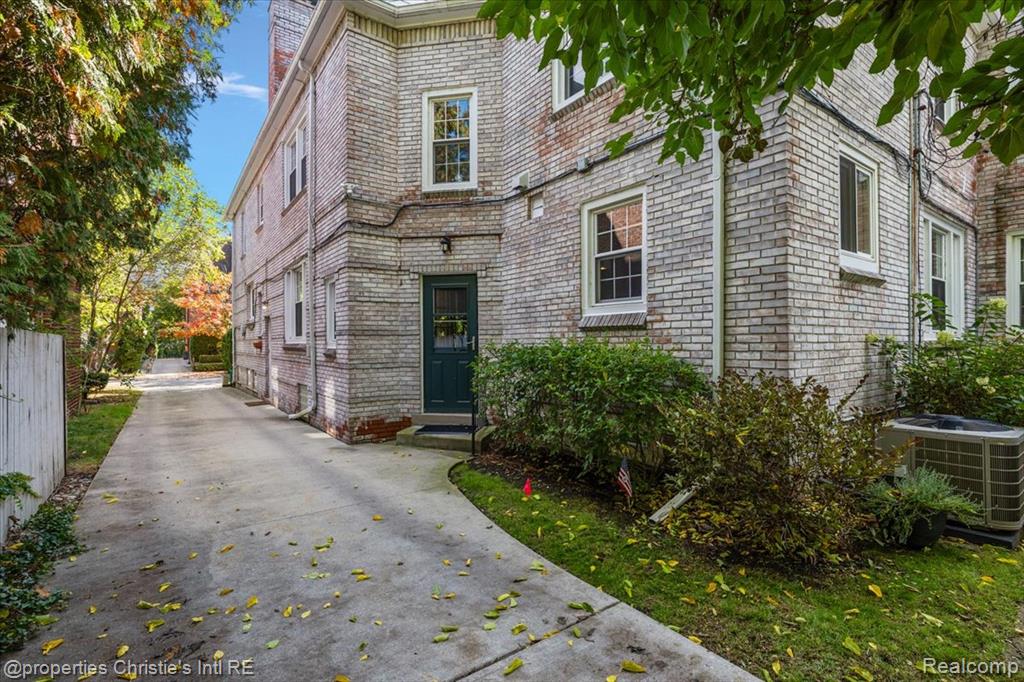 45 Cranford Lane, Grosse Pointe, MI 48230 — Photo 3