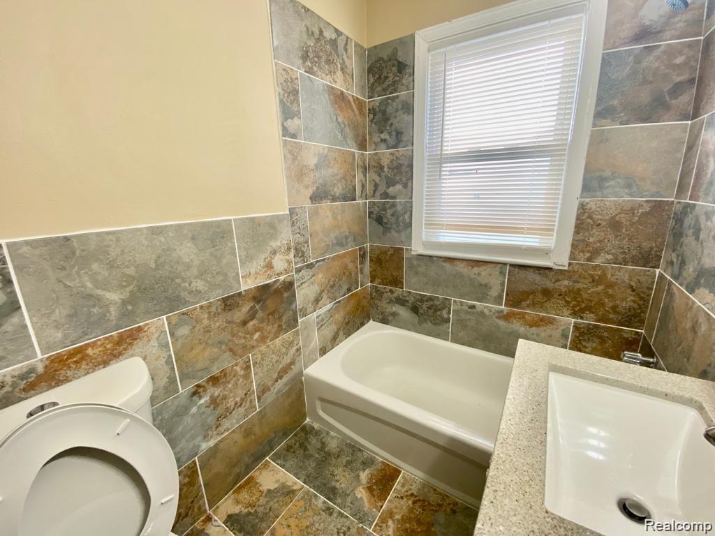 9156 WINTHROP Street, Detroit, MI 48228 — Photo 4