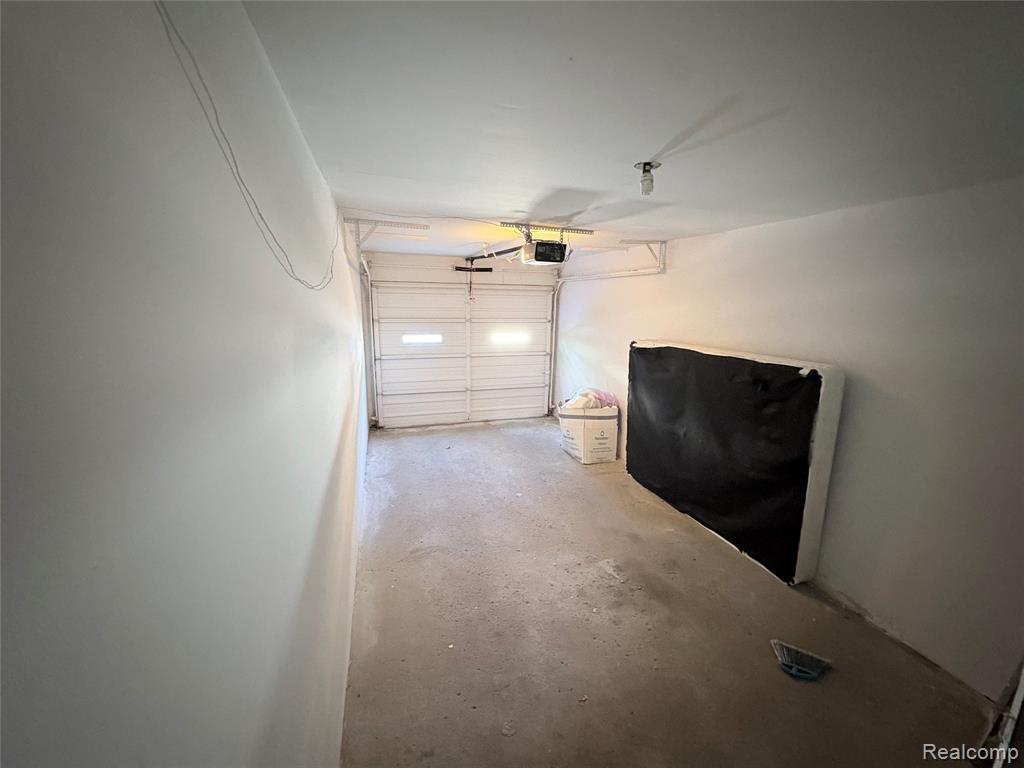 7595 Woodview Drive, Waterford, MI 48327 — Photo 15