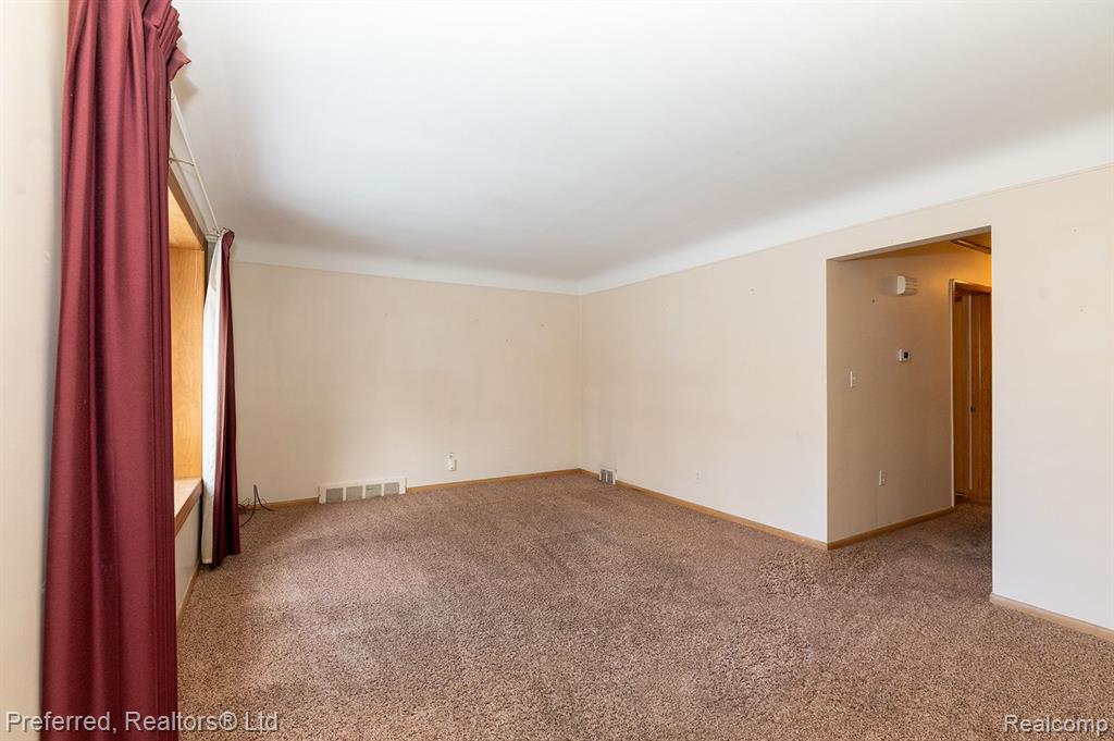 4565 UNIVERSAL Street, Dearborn Heights, MI 48125 — Photo 5