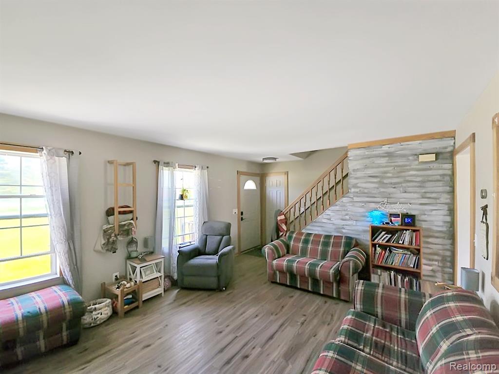 6533 Kilburn Road, Grant, MI 48032 — Photo 8