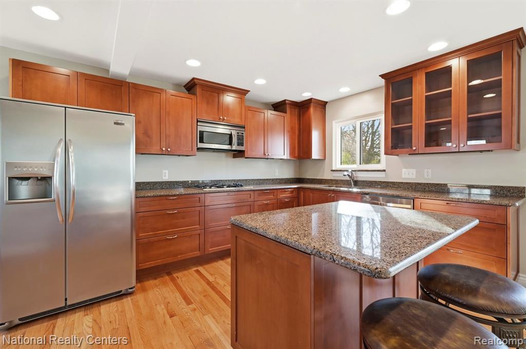 5595 Birdview Heights, Orchard Lake Village, MI 48324 — Photo 3